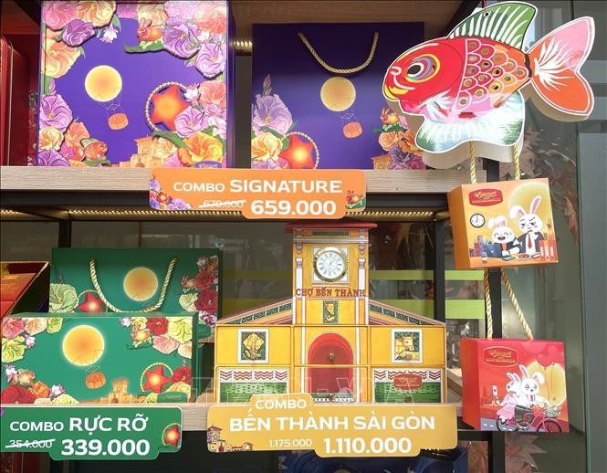 HCM City’s mooncake market heats up ahead of Mid-Autumn Festival